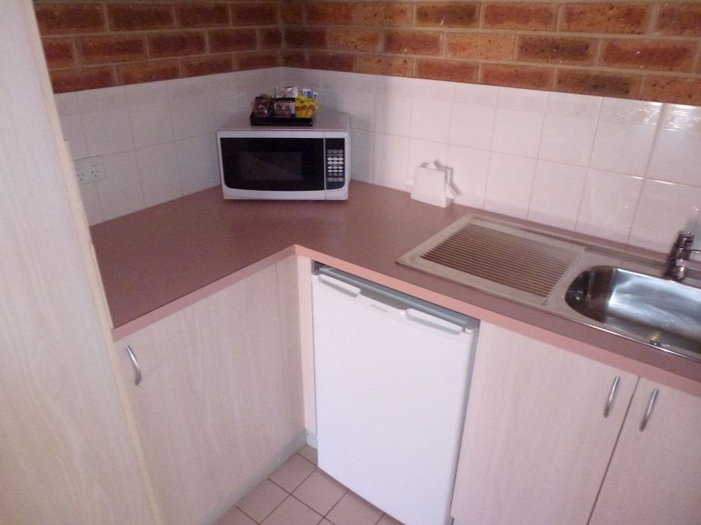 Colonial Motor Inn Bairnsdale Queen Room 5