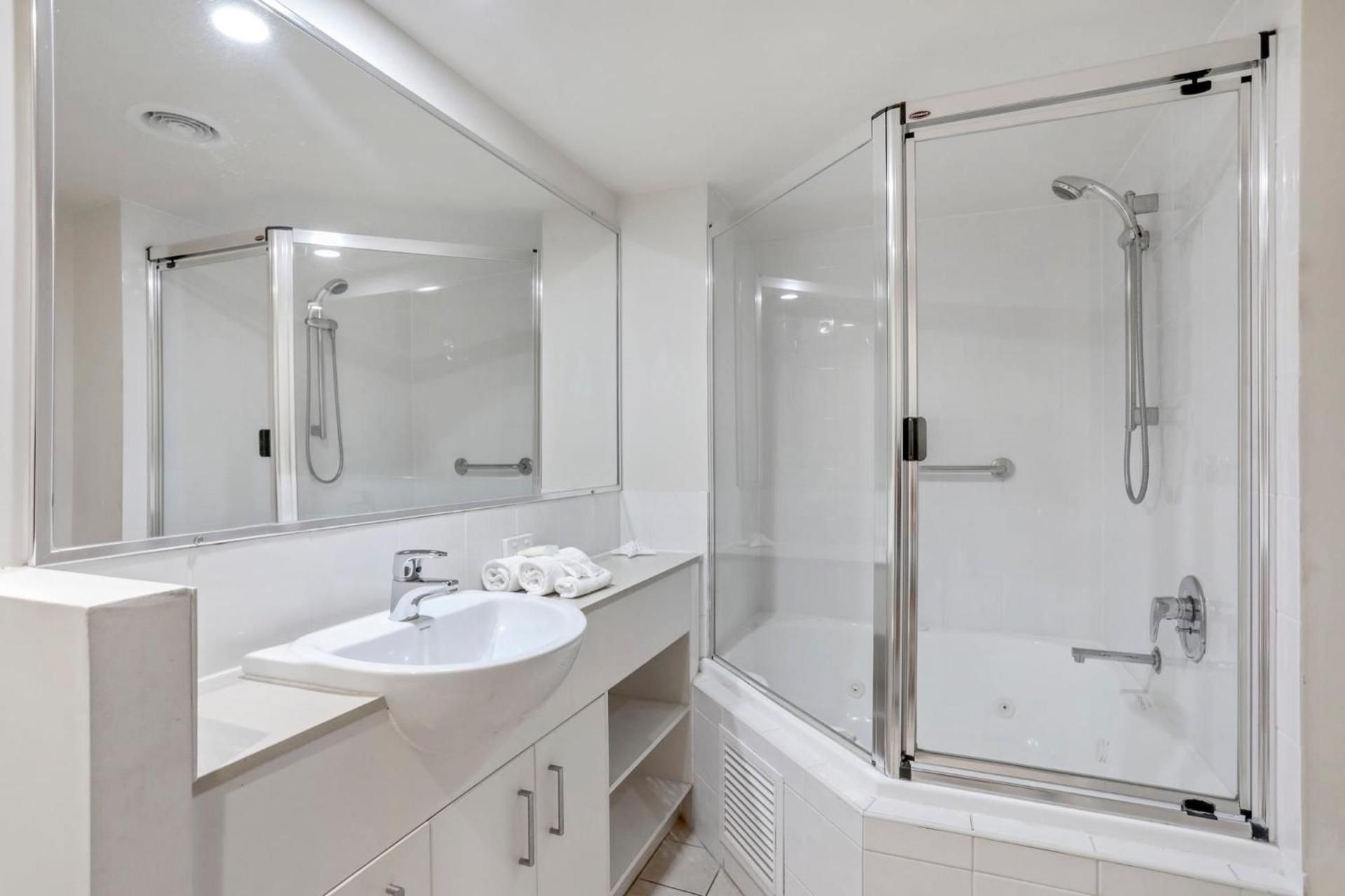 One Bedroom Apartment (with External Rooftop Spa)