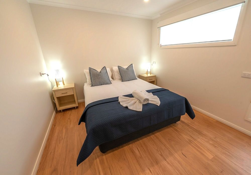 Blue Lagoon Beach Resort 3 Bedroom Beachfront Cabin 4