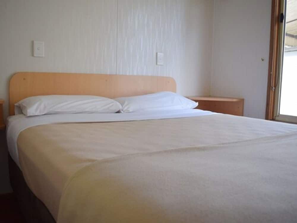 2 Bedroom Ensuite Cabin