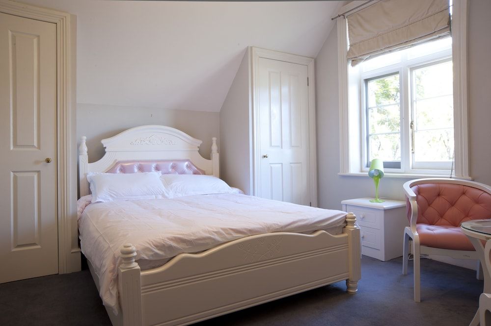 Lowena Cafe and Accommodation Heritage Queen Room with share bathroom