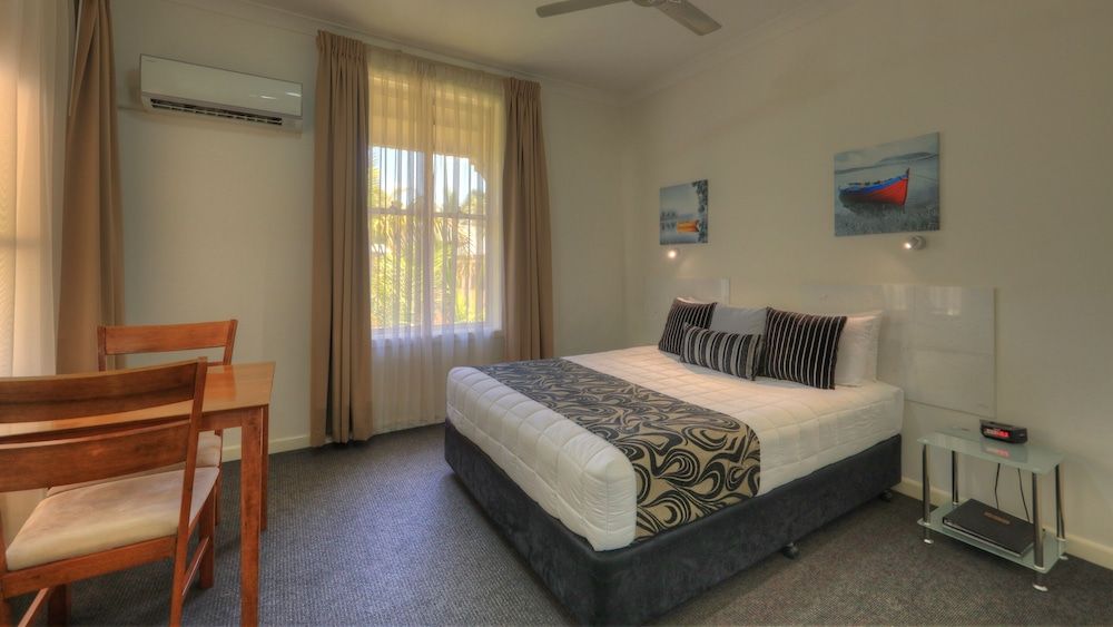 Executive Queen Room