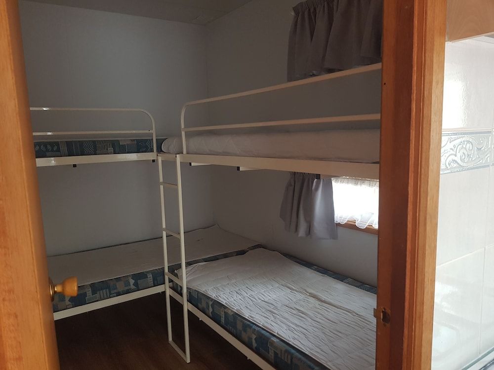 Euroa Caravan Park Family Cabin, Multiple Beds