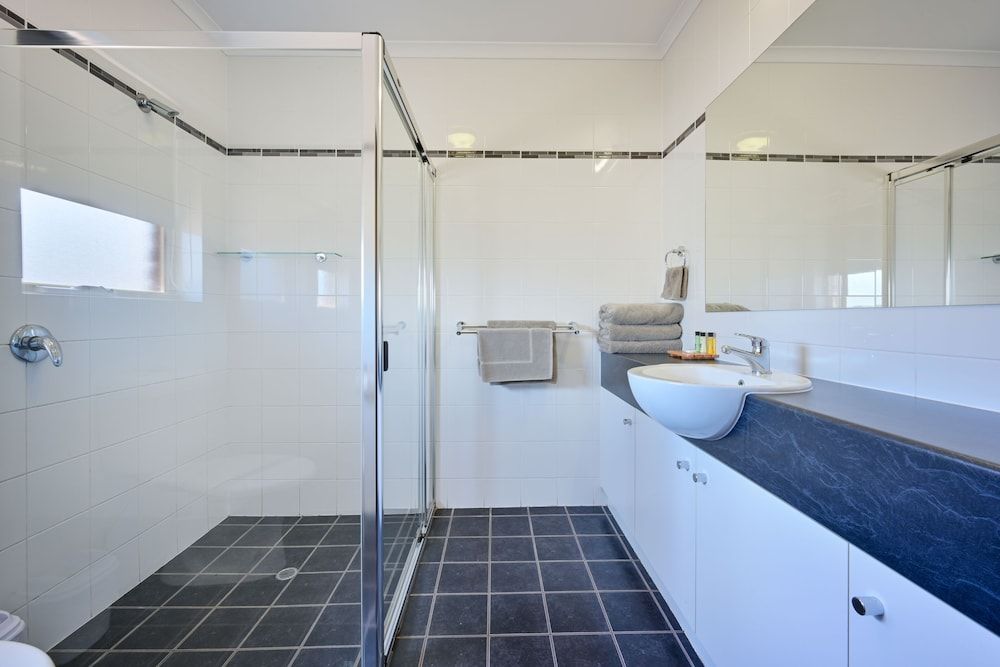 Westland Hotel Motel Westland Deluxe Room 3