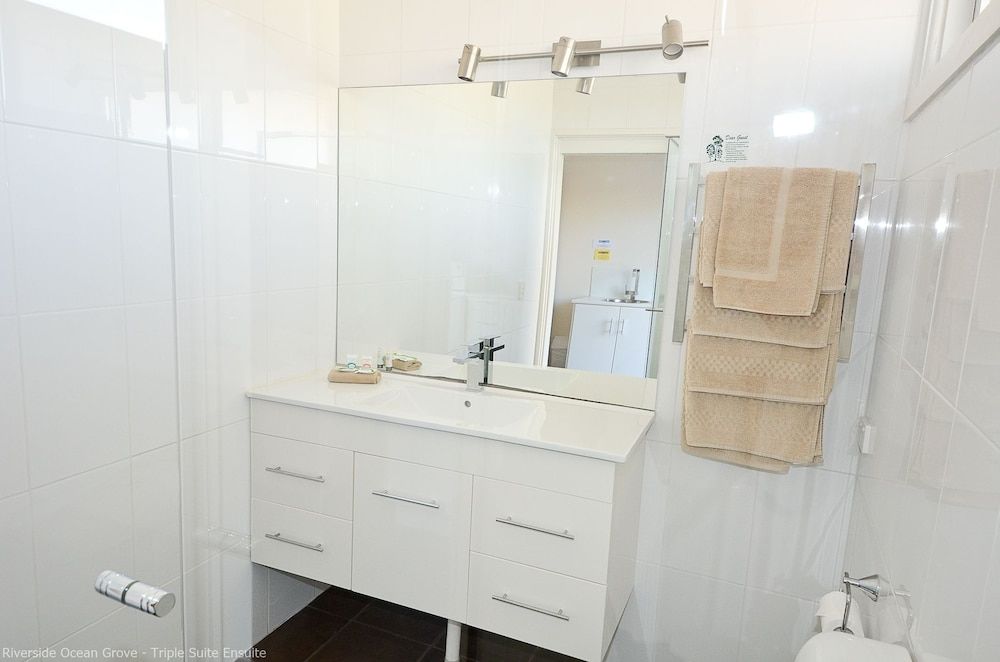 Riverside Ocean Grove Motel Triple Room 8