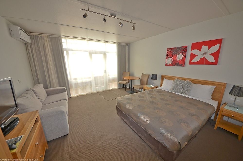 Riverside Ocean Grove Motel Spa Room