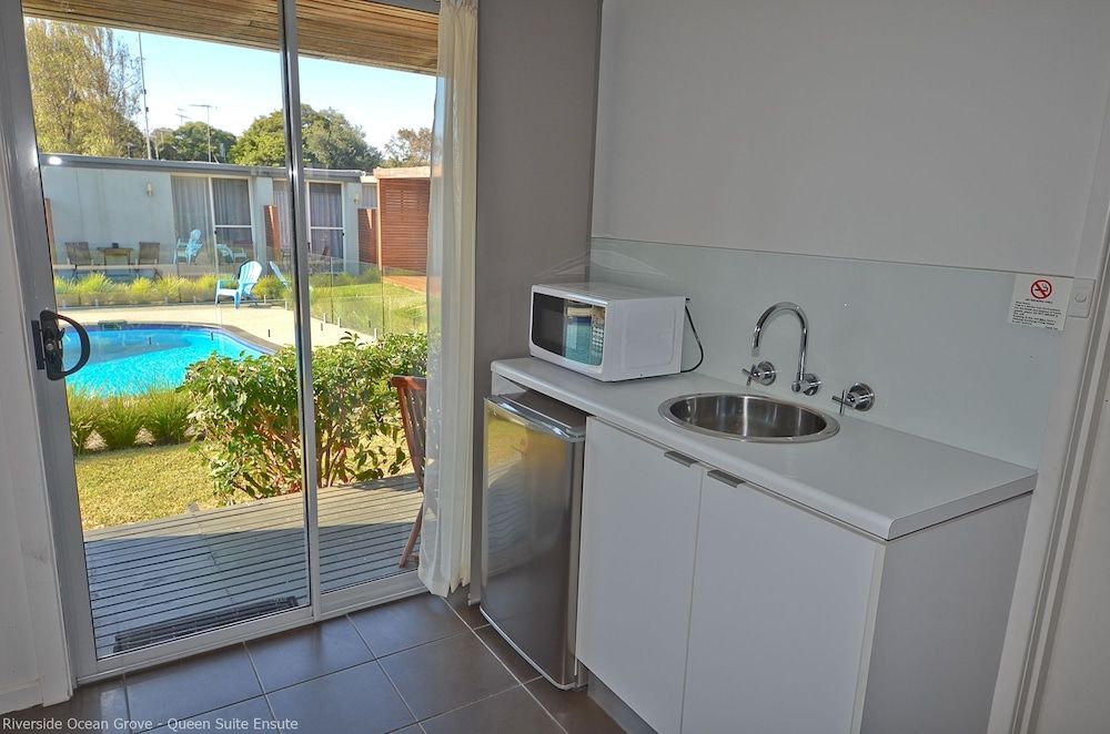 Riverside Ocean Grove Motel Queen Room 3