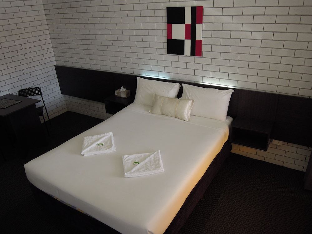 Jackaroo Apartments Queen Room 4