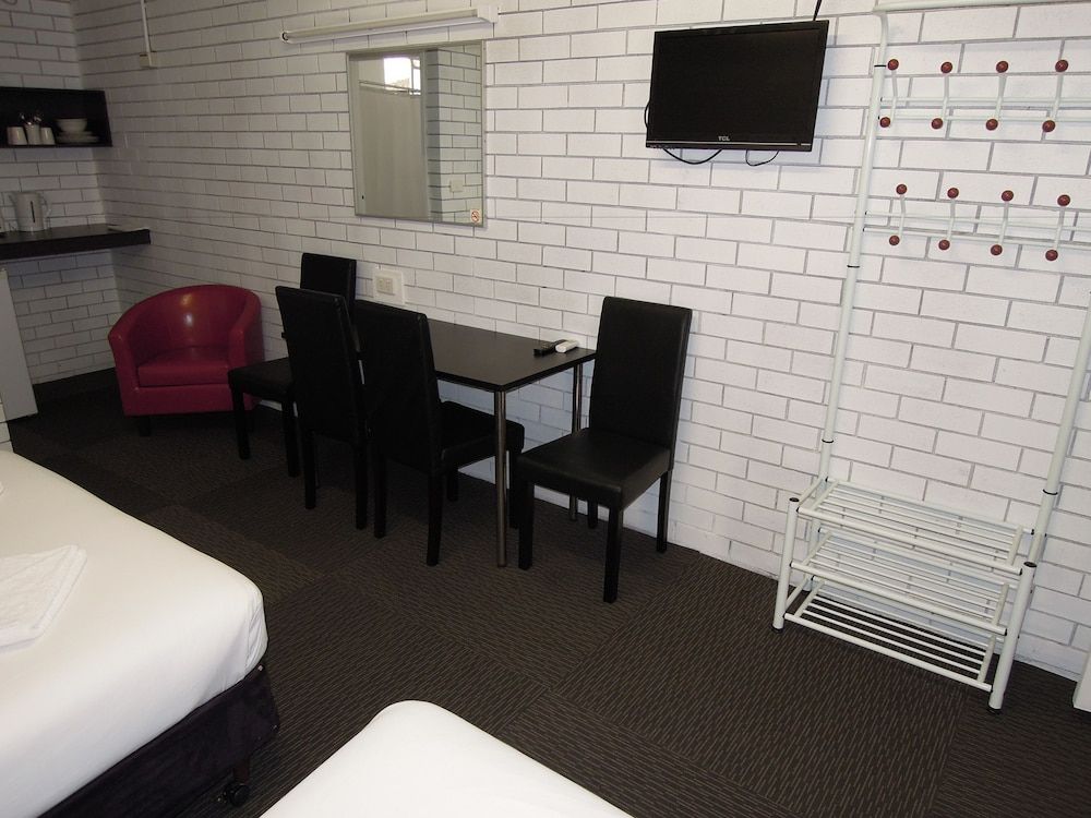 Jackaroo Apartments Twin Room 4