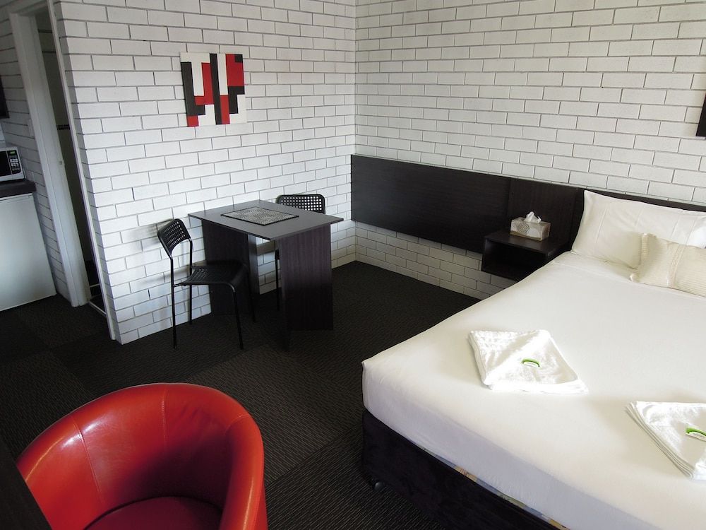 Jackaroo Apartments Queen Room 3