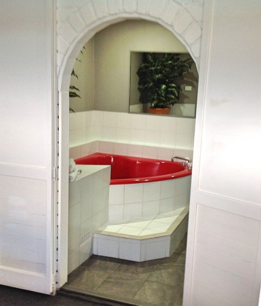 Avlon Gardens Motel - Ballina Deluxe Double Room, 1 King Bed, Jetted Tub 7