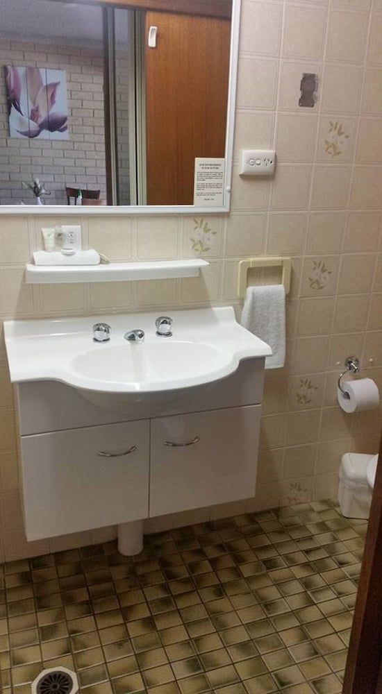 Avlon Gardens Motel - Ballina Family Room 5