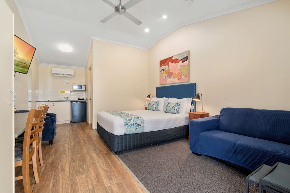 Caboolture Central Motor Inn, SureStay Collection by BW Executive Room, 1 Queen Bed, Non Smoking, Kitchenette 2