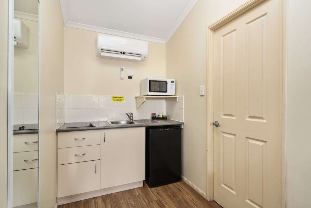Caboolture Central Motor Inn, SureStay Collection by BW Family Room, Multiple Beds, Non Smoking, Kitchenette 7