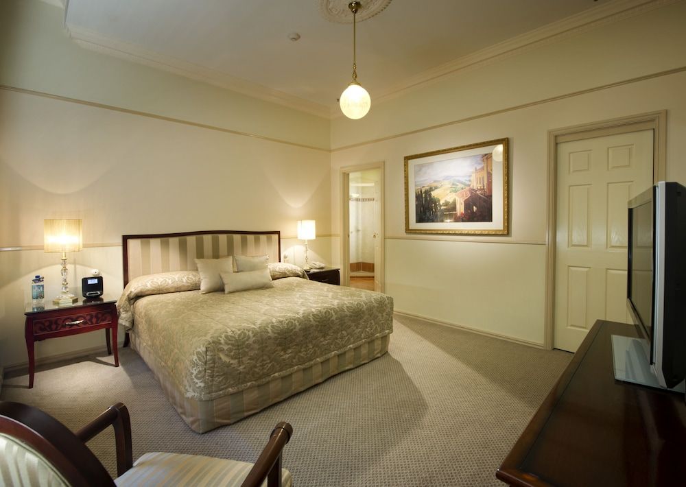 Royal Albert Hotel Luxury Triple Room