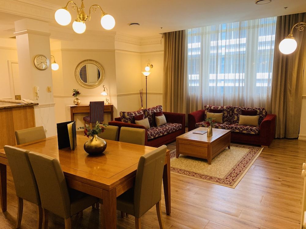 Royal Albert Hotel Sub-Penthouse 10