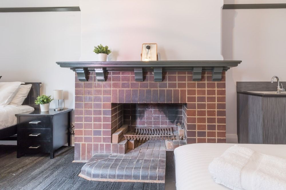 Royal Hotel Ryde Twin Room 8