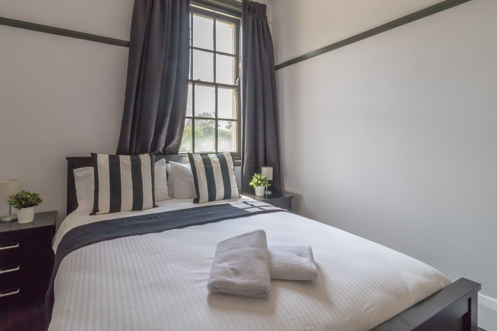 Royal Hotel Ryde Queen Room 4