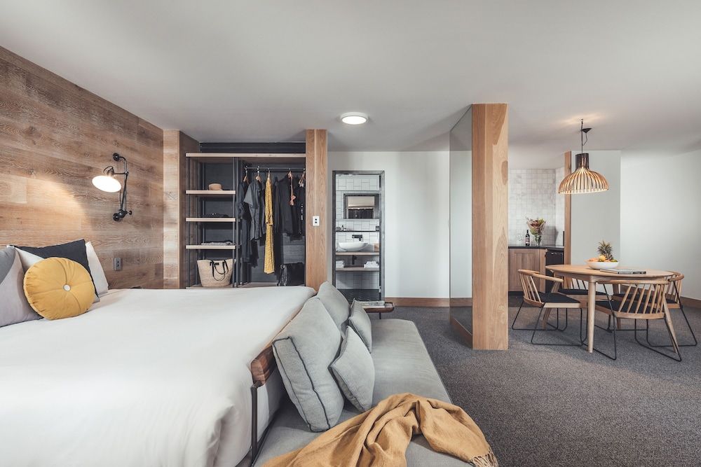 undefined The Island Gold Coast 2