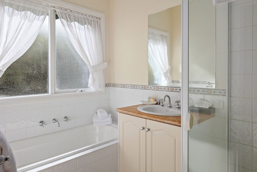Yarra Gables Cottage, 3 Bedrooms 18