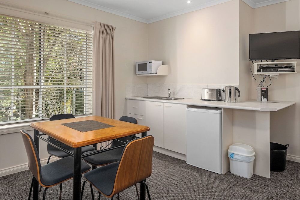 Yarra Gables Family Room 30