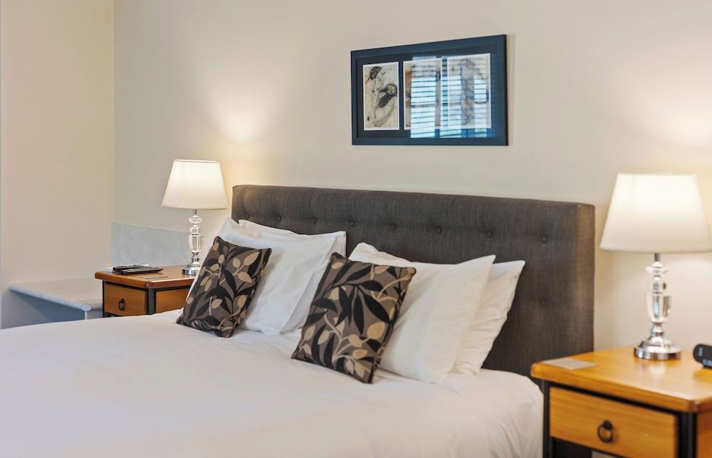 Yarra Gables Family Room 16