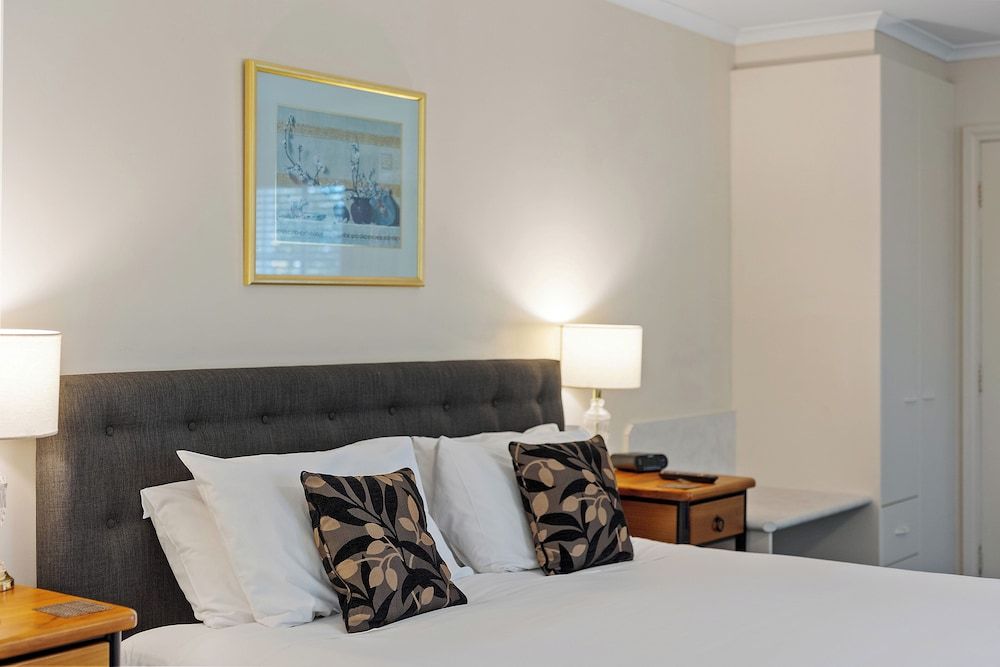 Yarra Gables Family Room 15