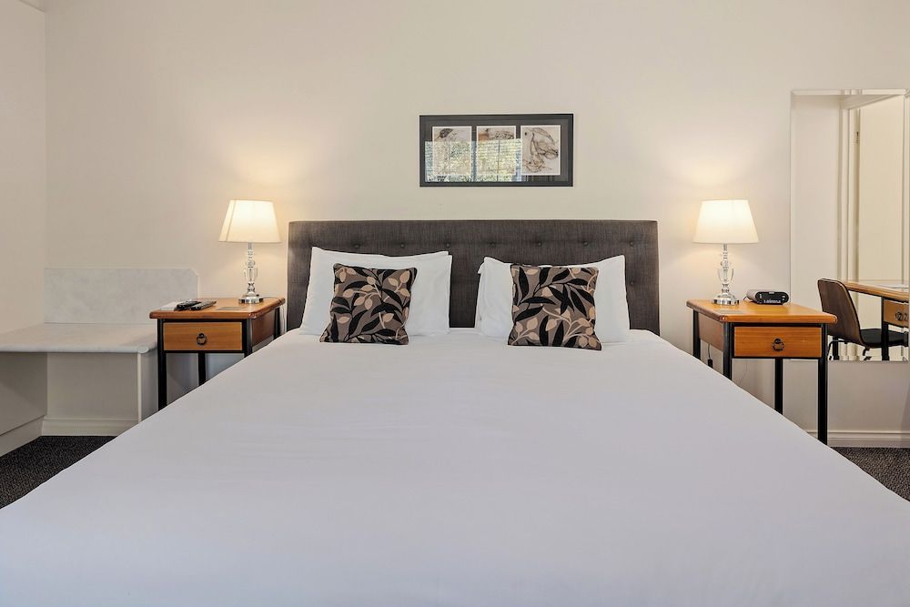 Yarra Gables Family Room 3