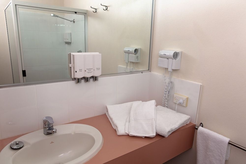 White Lace Motor Inn Standard Room 5