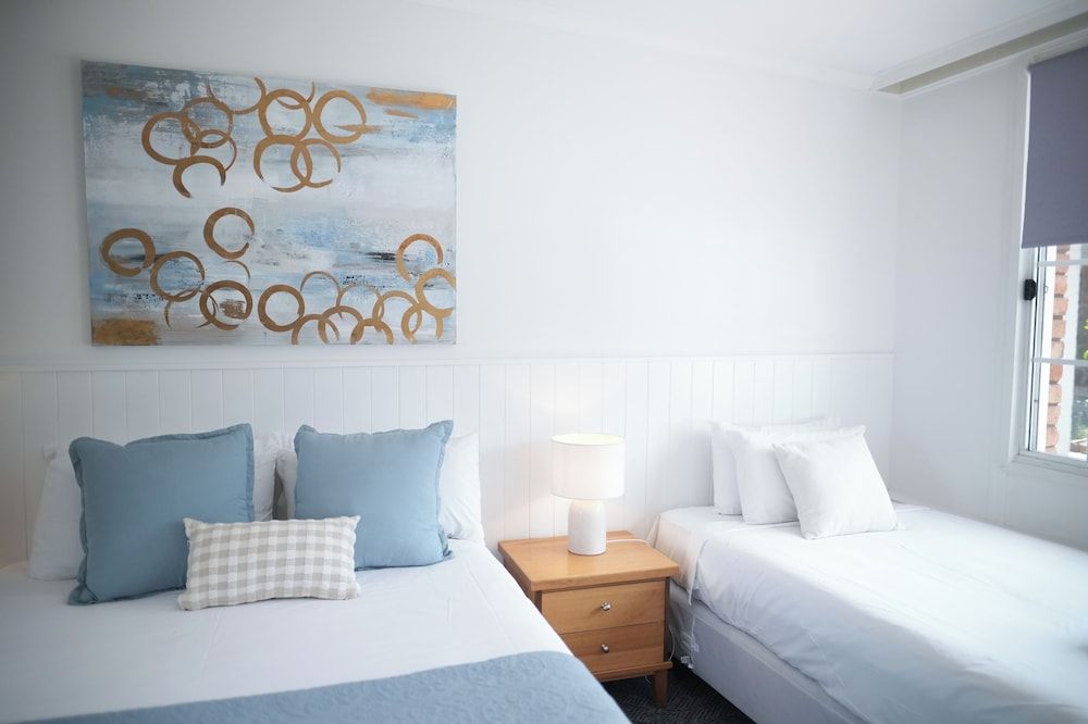 Lakefront Twin Room