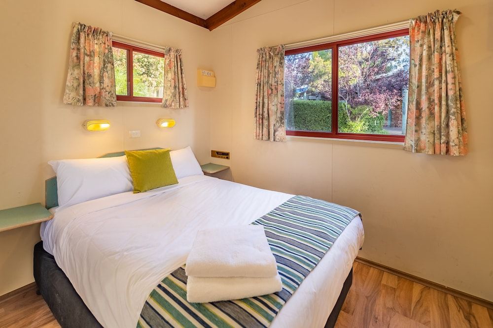 Kookaburra Cabin