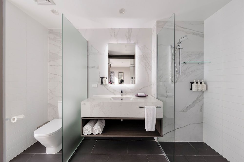 Sage Hotel James Street Superior City View Queen Room 7