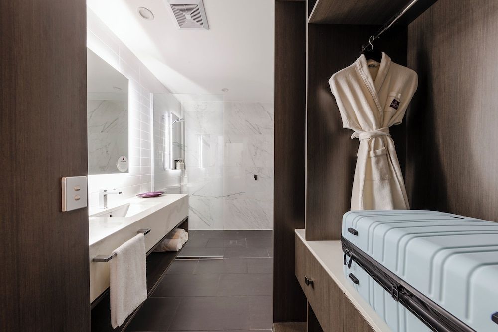 Sage Hotel James Street Superior Queen Courtyard  Room 6