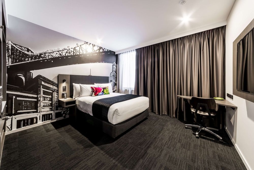 Sage Hotel James Street Superior Queen Courtyard  Room 2