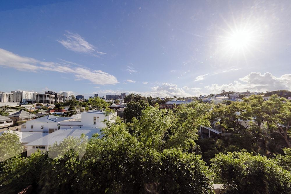 Sage Hotel James Street Superior City View Queen Room 5