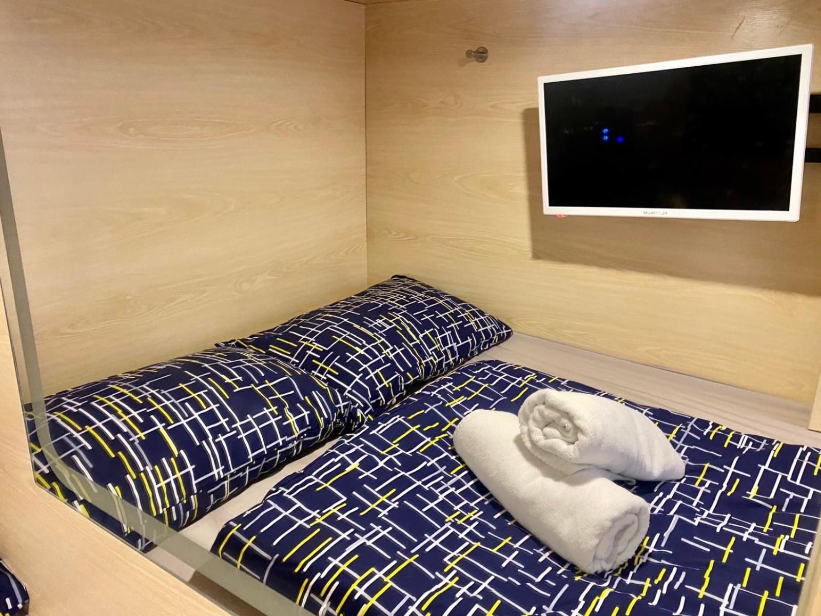 Pod Delux in mix Dormitory (18-35 age only)