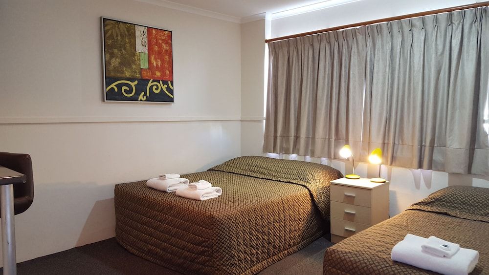 The Commercial Hotel Motel Motel Deluxe Twin Share 2