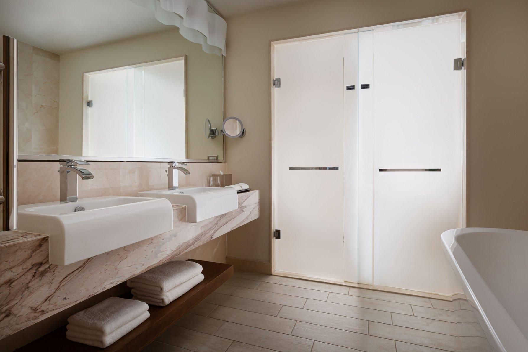 Junior Suite, 1 King, Mountain view, Balcony