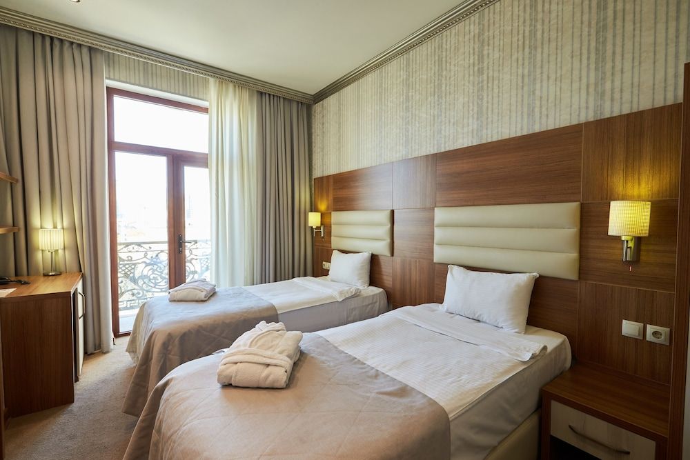 Boulevard Side Hotel Standard Twin Room 2