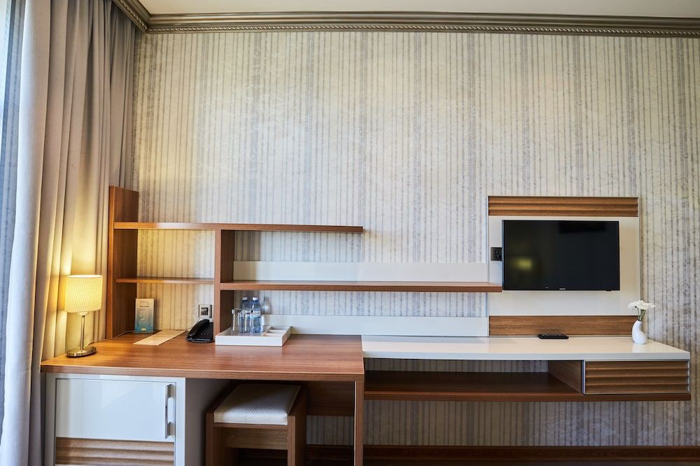 Boulevard Side Hotel Standard Double or Twin Room 7