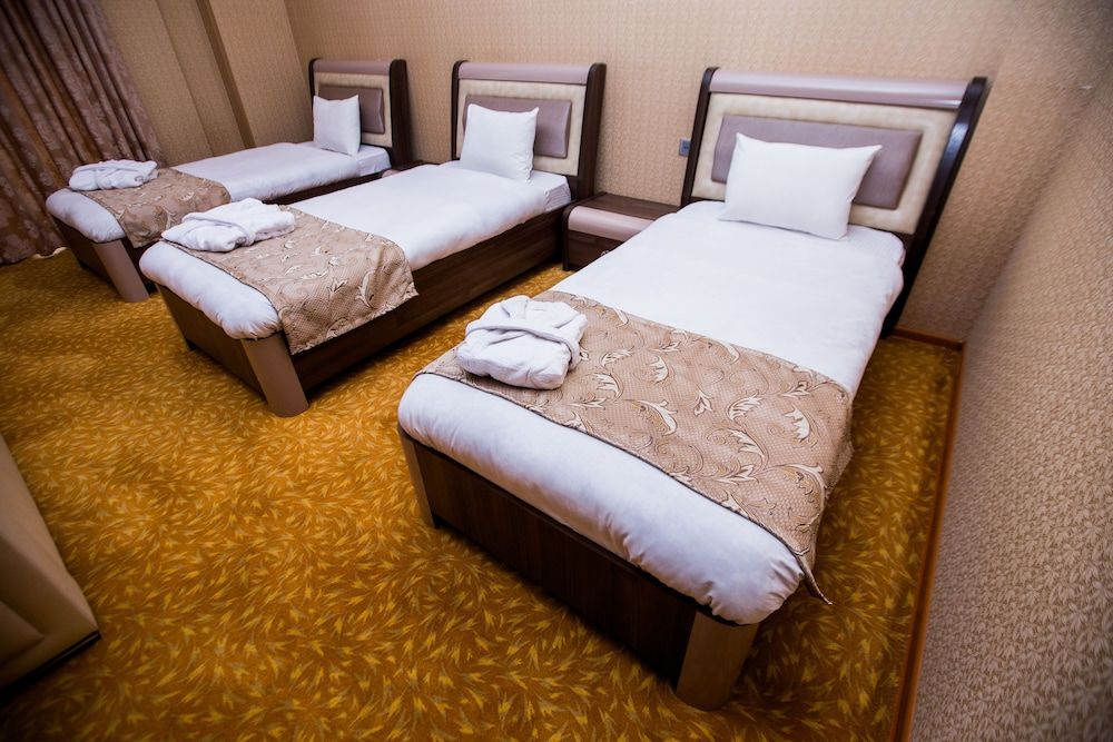 Travel Hotel Comfort Triple Room 4