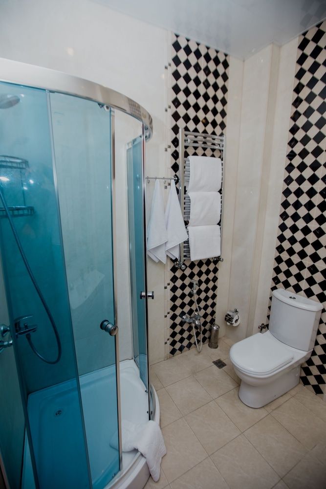 Travel Hotel Comfort Triple Room 7