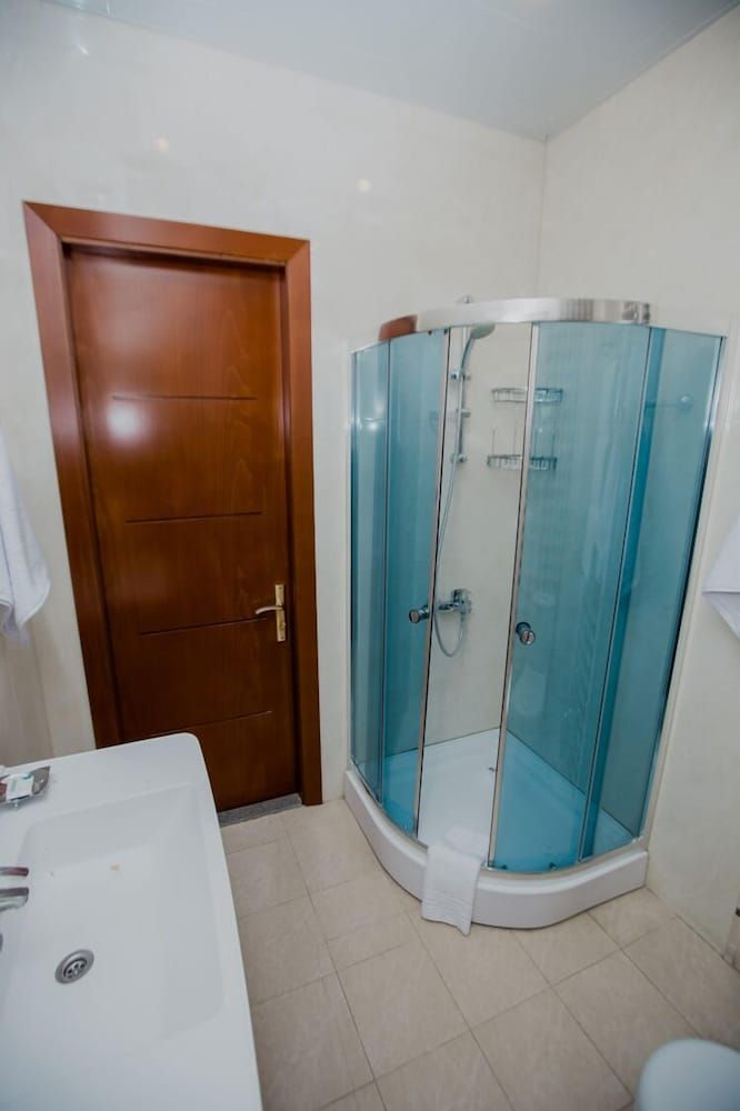 Travel Hotel Comfort Triple Room 8