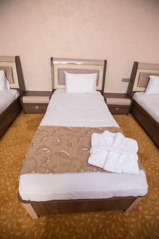 Travel Hotel Comfort Triple Room 2