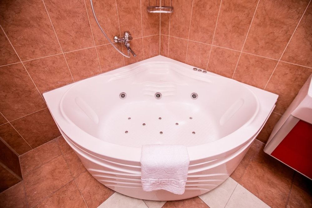 Travel Hotel Suite 4