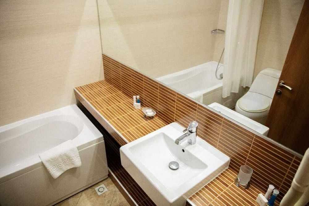 Austin Hotel Baku Standard Double Room 5