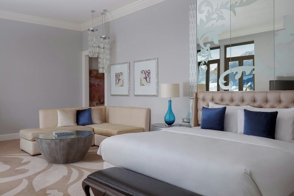 Junior Suite, 1 King Bed, Smoking, Mountain View (Urban, Larger, Sofa Bed)