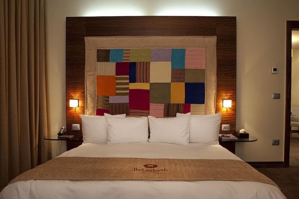 The Landmark Hotel Deluxe Double Room, City View 2