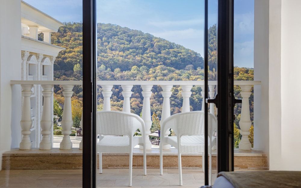 Shamakhi Palace Sharadil Hotel Grand Deluxe Twin Room 4