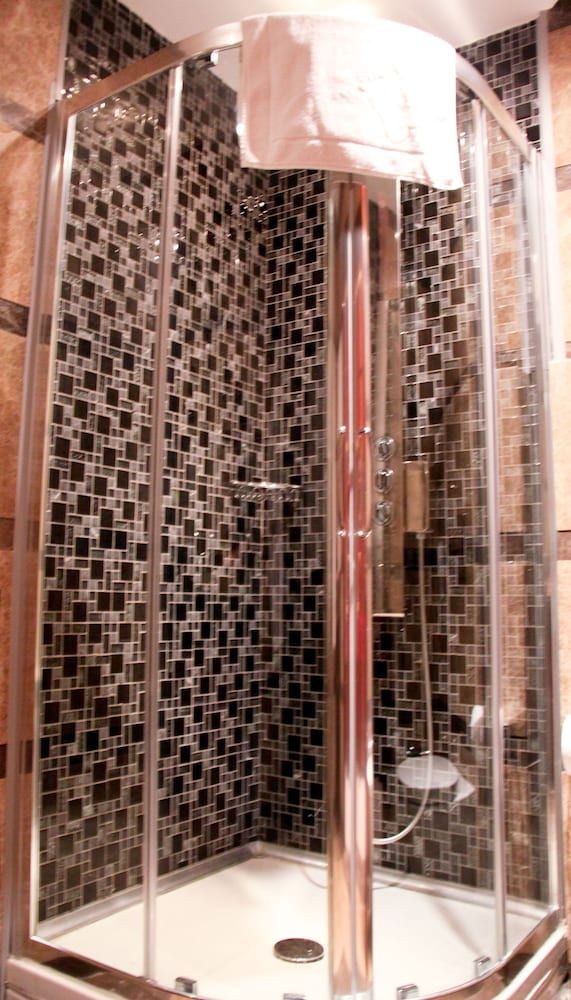 Sapphire Hotel Baku Deluxe Double or Twin Room 5